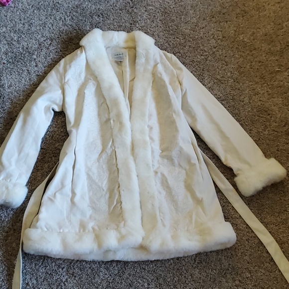 Nine West Jackets & Blazers - Nine West cream dressy winter coat